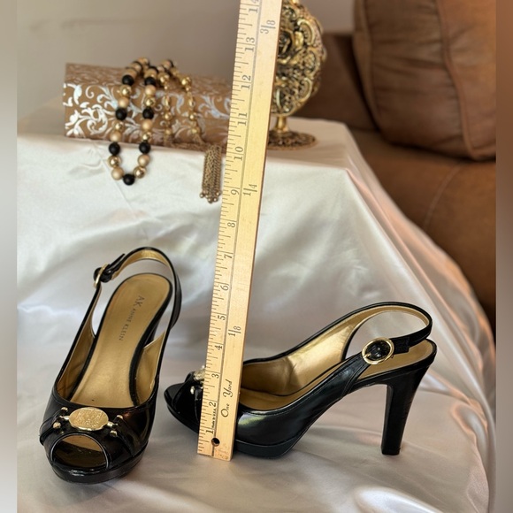 Anne Klein: Patent Black Leather Heel - Picture 4 of 5